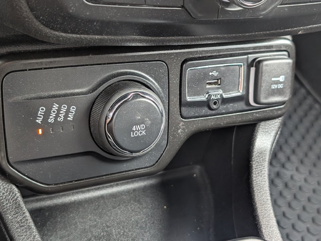 Used 2023 Jeep Renegade Altitude AWD/4WD image 16