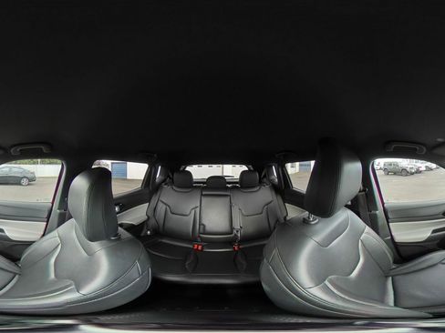 Used 2025 Jeep Compass Limited image 44