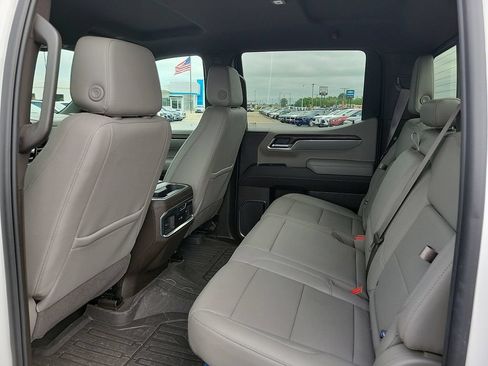 Used 2024 GMC Sierra 1500 SLT w/ SLT Premium Plus Package AWD/4WD image 9