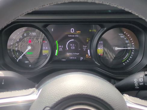 Used 2025 Jeep Wrangler Unlimited Sahara AWD/4WD image 28