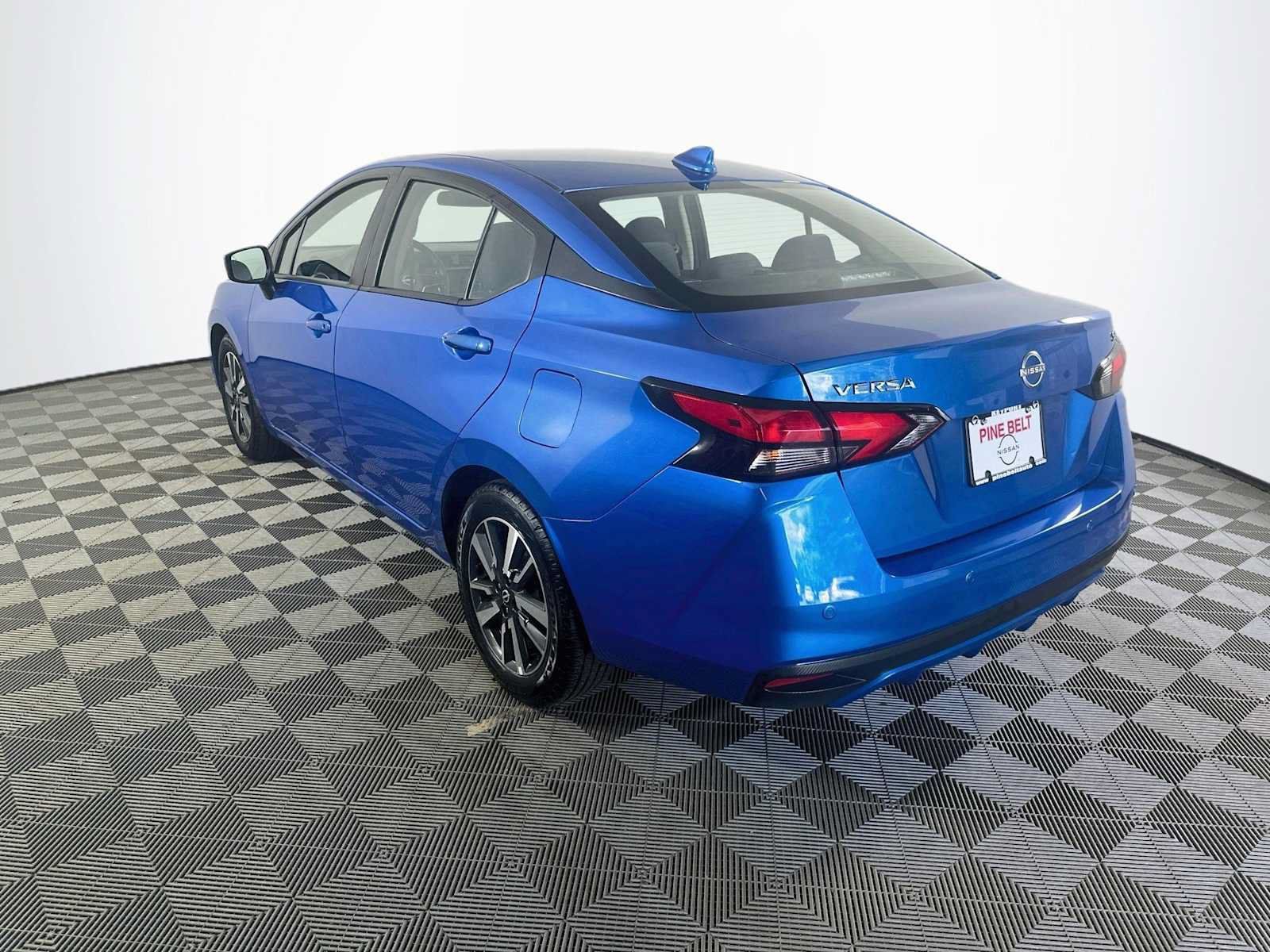 Used 2024 Nissan Versa SV FWD image 6