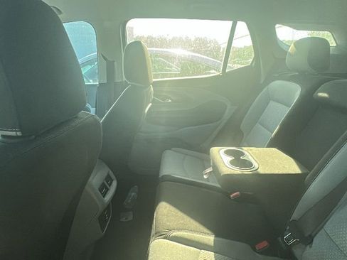 Used 2024 GMC Terrain SLE w/ Driver Convenience Package image 5