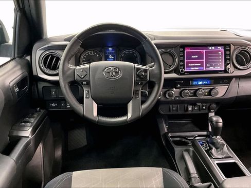 Used 2022 Toyota Tacoma w/ SR5 Package image 4