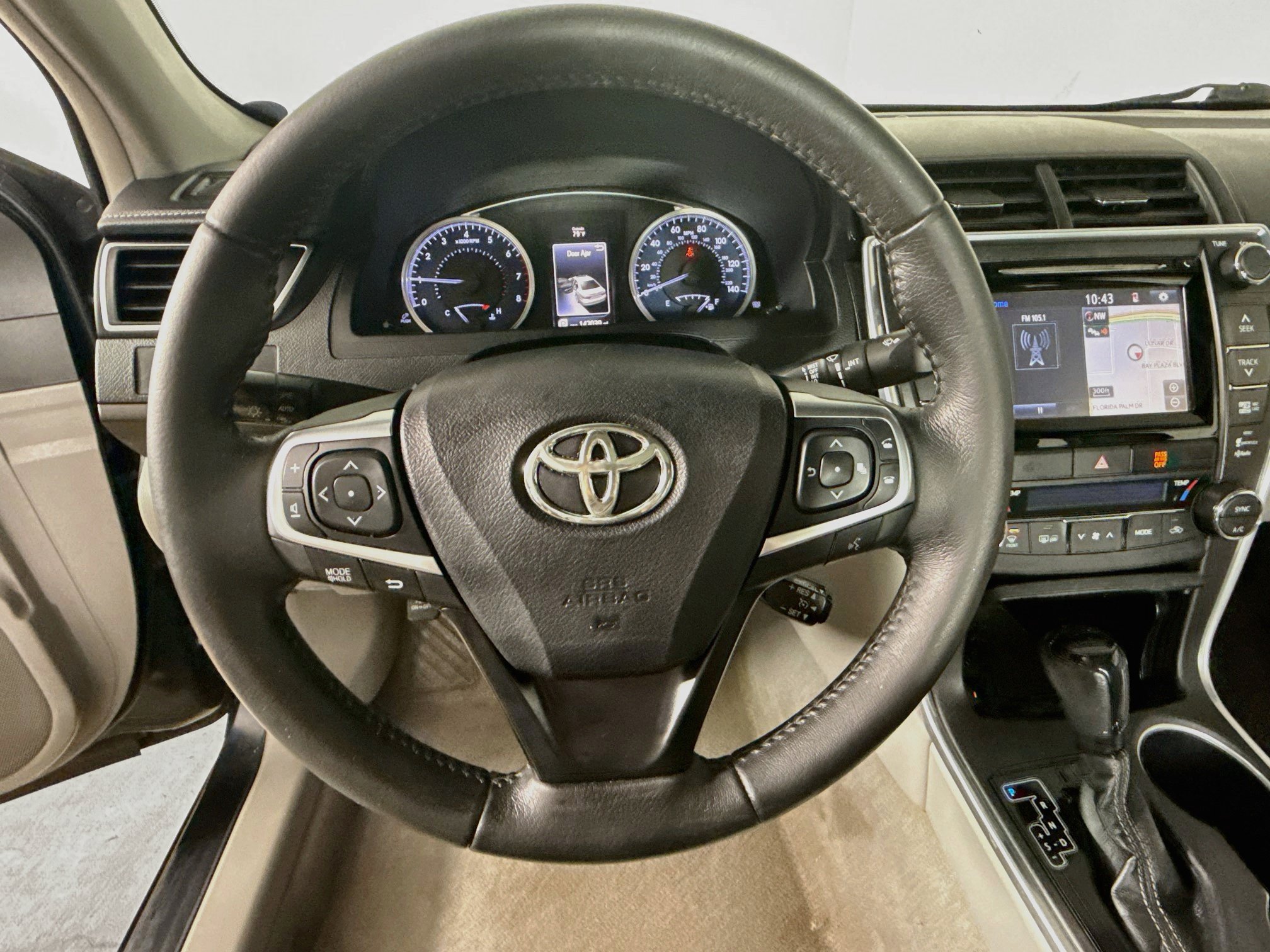Used 2015 Toyota Camry XLE FWD image 11