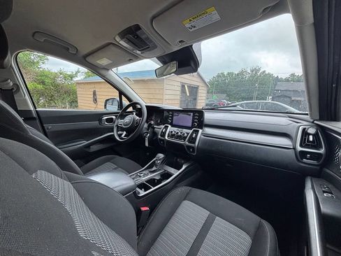 Used 2021 Kia Sorento LX AWD/4WD image 14