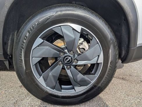 Used 2024 Nissan Rogue SV AWD/4WD image 29