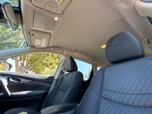 Used 2020 Nissan Rogue SV FWD image 18