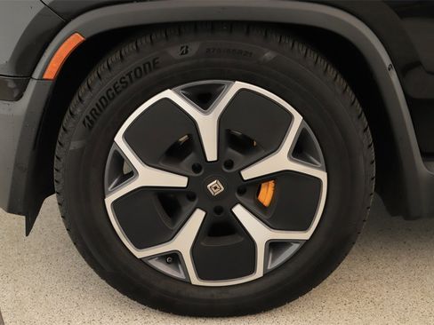 Used 2023 Rivian R1T Adventure image 31