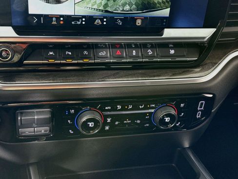 Used 2024 Chevrolet Silverado 1500 LTZ AWD/4WD image 9