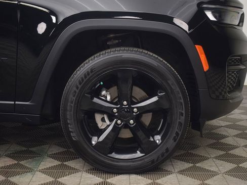 Used 2024 Jeep Grand Cherokee Altitude AWD/4WD image 26