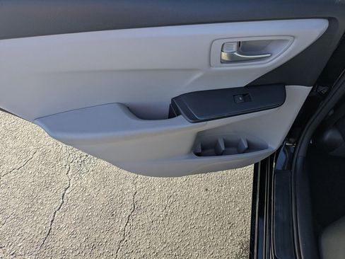 Used 2017 Toyota Camry SE image 23