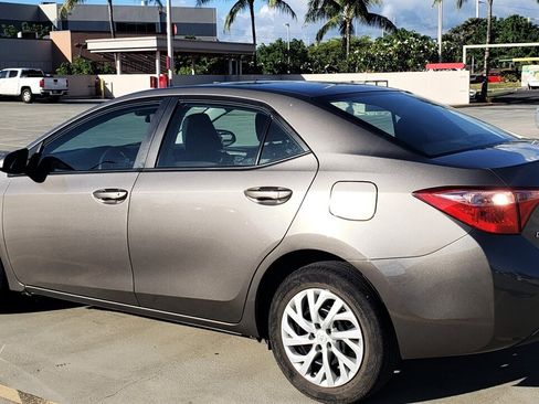 Used 2018 Toyota Corolla LE image 3