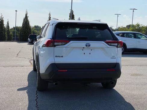 Used 2024 Toyota RAV4 LE AWD/4WD image 5