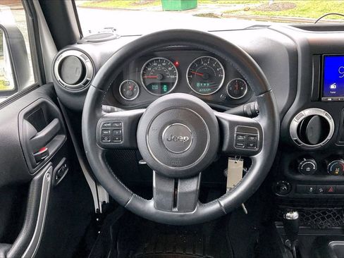 Used 2015 Jeep Wrangler Sahara w/ Connectivity Group image 10
