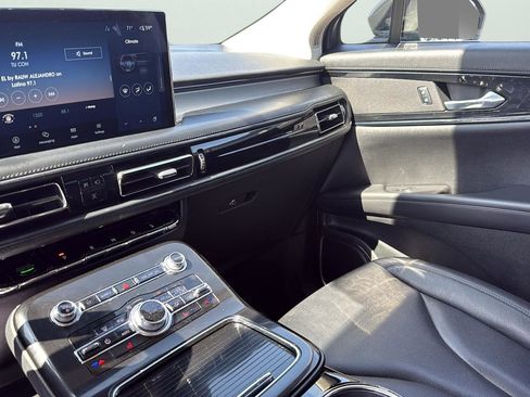 Used 2023 Lincoln Nautilus FWD w/ Premium Package image 16