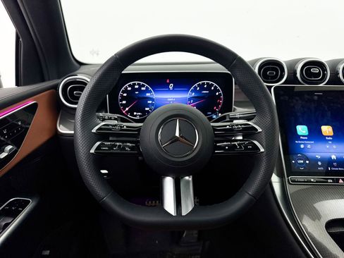Used 2025 Mercedes-Benz GLC 300 4MATIC image 4