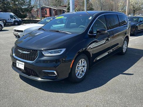 Certified 2025 Chrysler Pacifica Select FWD image 1