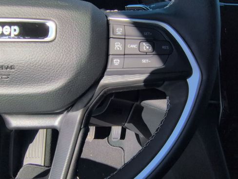 New 2025 Jeep Grand Cherokee Laredo image 23