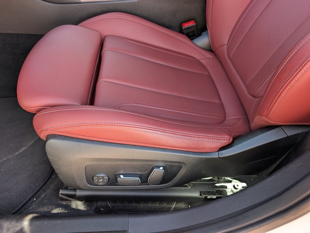 Used 2024 BMW 330i Sedan RWD image 22