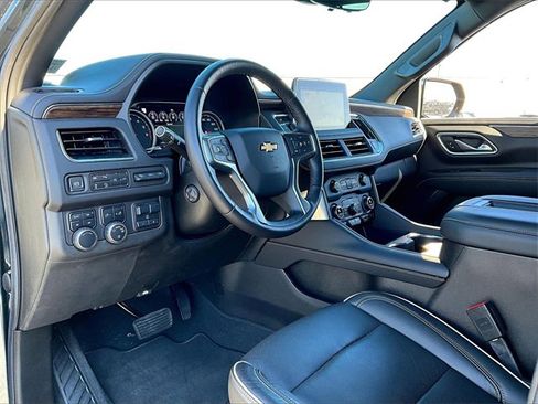 Used 2021 Chevrolet Suburban Premier w/ Premium Package image 8