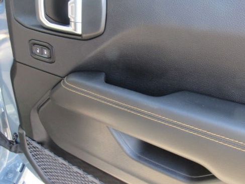 Used 2025 Jeep Gladiator Sport image 15