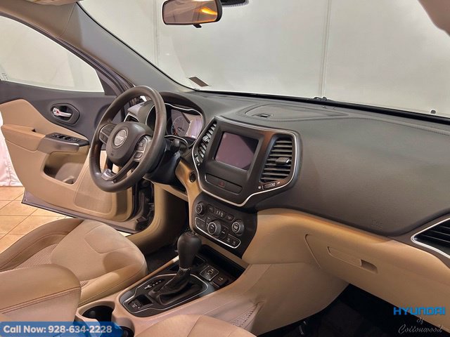 Used 2019 Jeep Cherokee Latitude w/ Popular Appearance Group FWD image 21