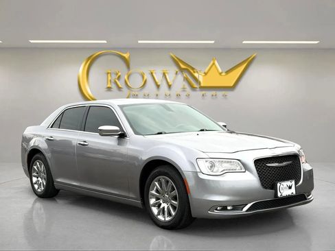 Used 2016 Chrysler 300 C image 4
