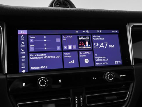 Certified 2026 Porsche Macan AWD/4WD image 32