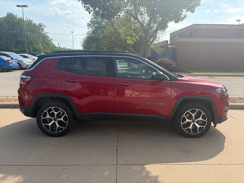Used 2025 Jeep Compass Limited AWD/4WD image 5