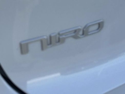 Used 2023 Kia Niro EX FWD image 31