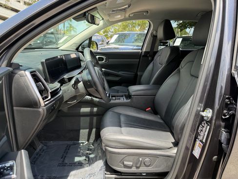 Used 2025 Kia Sorento EX FWD image 9