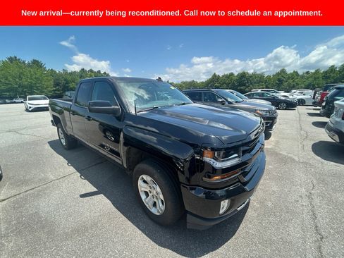 Used 2019 Chevrolet Silverado 1500 LT w/ All Star Edition AWD/4WD image 3