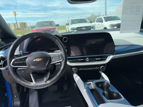 Used 2026 Chevrolet Equinox EV LT AWD/4WD image 15