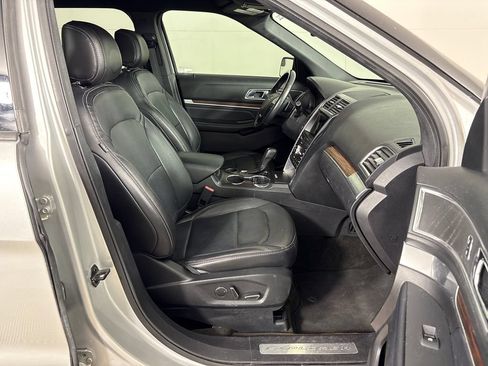 Used 2017 Ford Explorer Limited FWD image 4