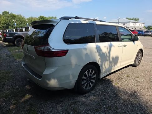 Used 2018 Toyota Sienna XLE w/ XLE Navigation Package AWD/4WD image 8