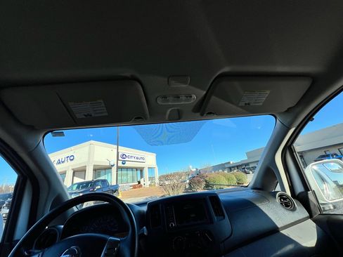 Used 2020 Nissan NV200 SV image 22