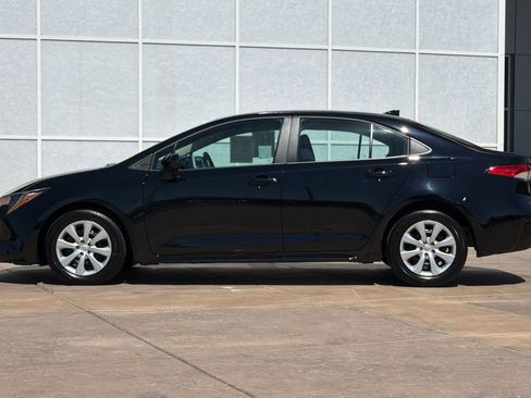 Used 2025 Toyota Corolla LE FWD image 7