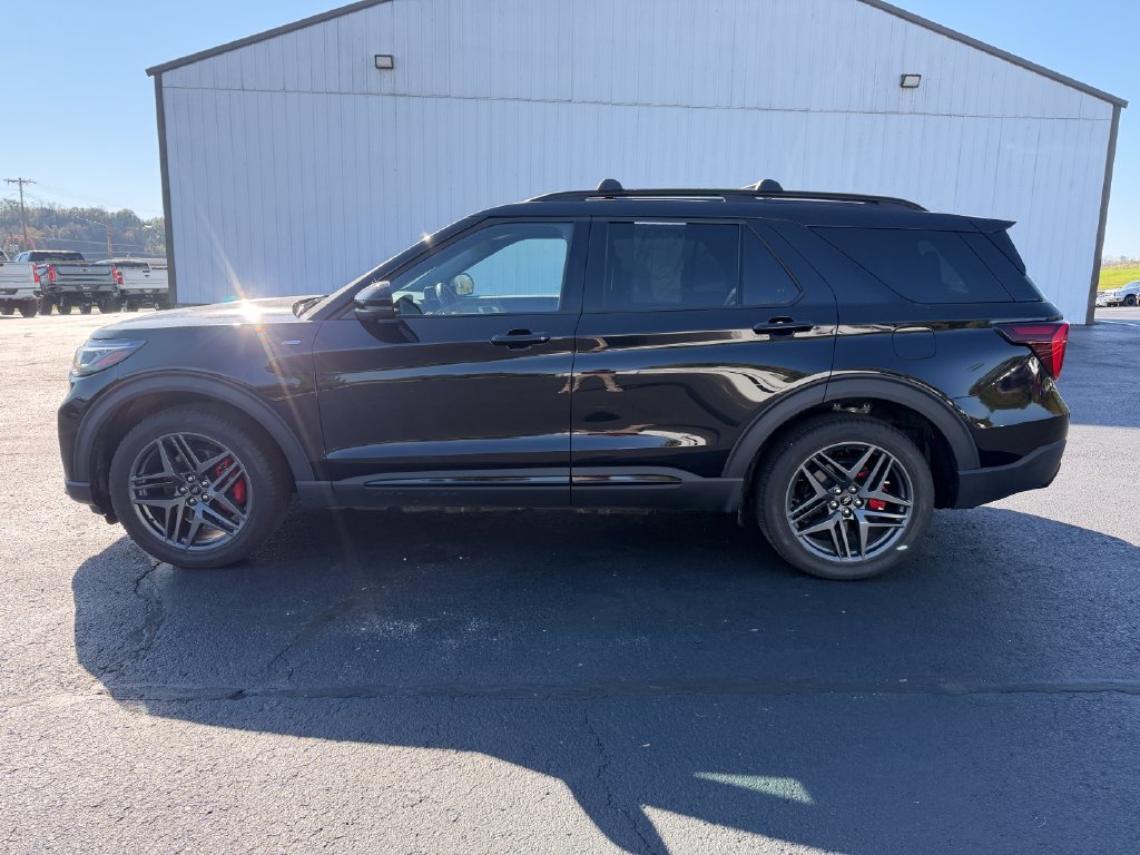 Used 2025 Ford Explorer ST-Line w/ Premium Package AWD/4WD image 8