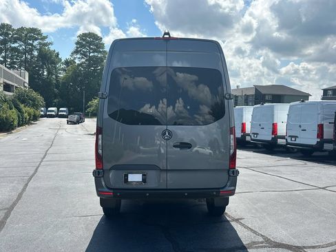 Used 2023 Mercedes-Benz Sprinter 2500 image 6