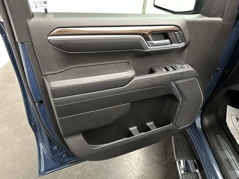 Used 2024 Chevrolet Silverado 1500 LT AWD/4WD image 20