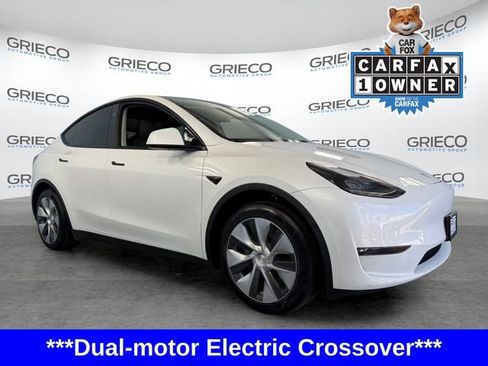Used 2023 Tesla Model Y Long Range AWD/4WD image 1
