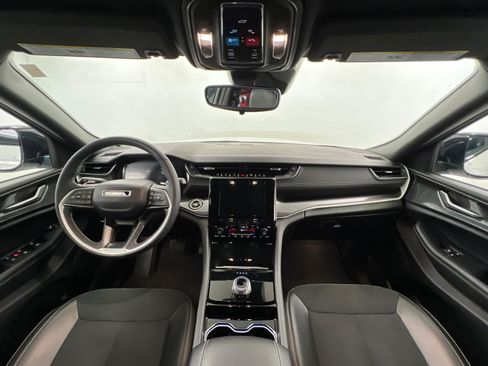Certified 2023 Jeep Grand Cherokee Altitude AWD/4WD image 9