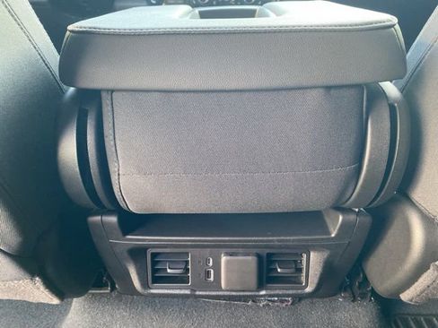 Used 2025 Chevrolet Silverado 1500 LT image 23