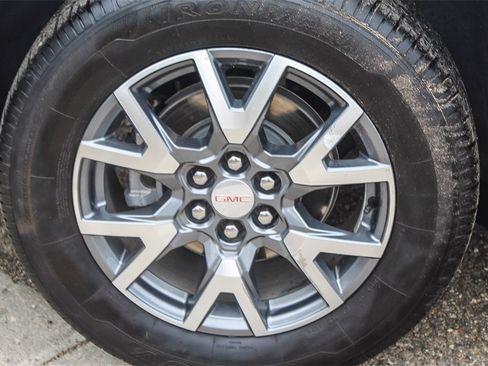 Used 2023 GMC Acadia SLT image 10