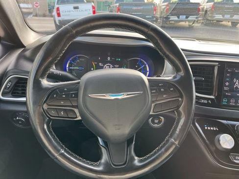 Used 2020 Chrysler Pacifica Touring-L w/ S Appearance Package FWD image 43