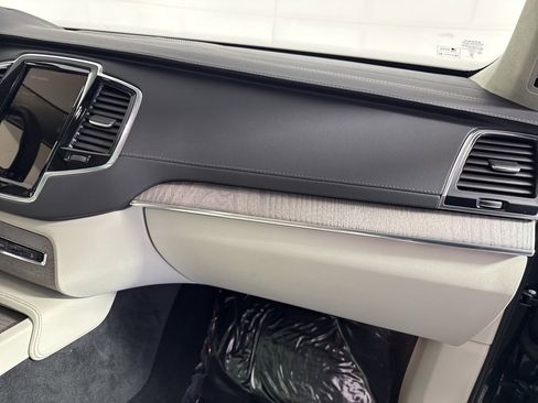 Used 2023 Volvo XC90 T8 Ultimate image 10