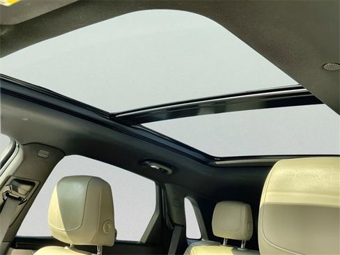 Used 2017 Cadillac XT5 Luxury w/ Driver Awareness Package image 20