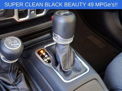 Used 2025 Jeep Wrangler Unlimited Sahara AWD/4WD image 15