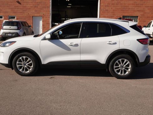 Used 2021 Ford Escape SE image 2