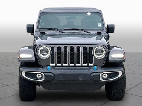 Used 2022 Jeep Wrangler Unlimited Sahara w/ Cold Weather Group AWD/4WD image 5